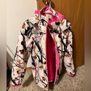 Size M white camp Legendary Whitetail winter jacket. Only worn twice